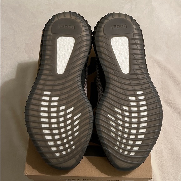 Adidas Yeezy Boost 350 V2 - Picture 7 of 10